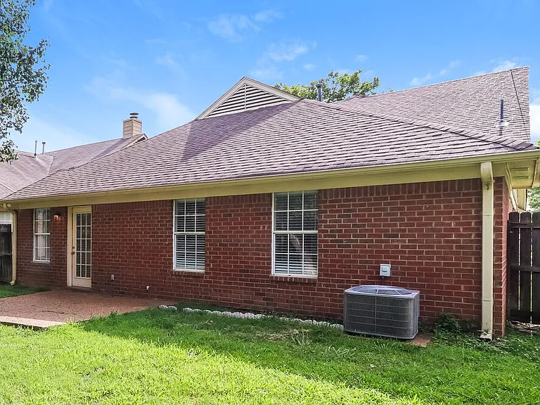 2268 Lake Hill Ct — Photo 16