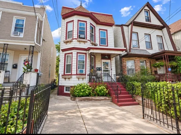 25 Gautier Avenue image 1 of 29