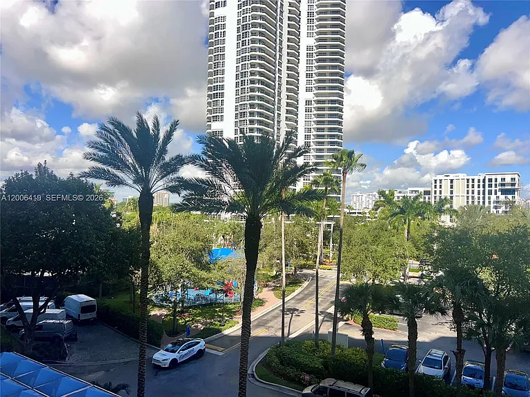 3600 Mystic Pointe Dr #511 — Photo 11