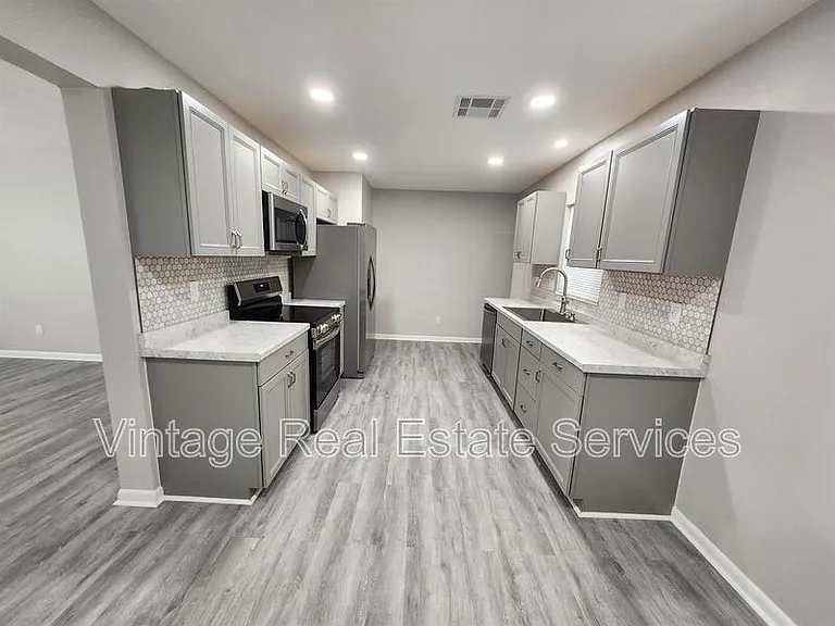 306 S Mercury Ave — Photo 6