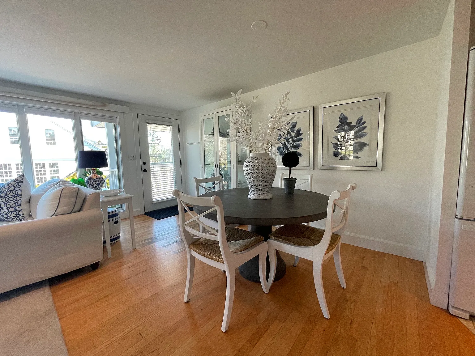 2 bed, 746 sqft, $2,200 — Photo 2