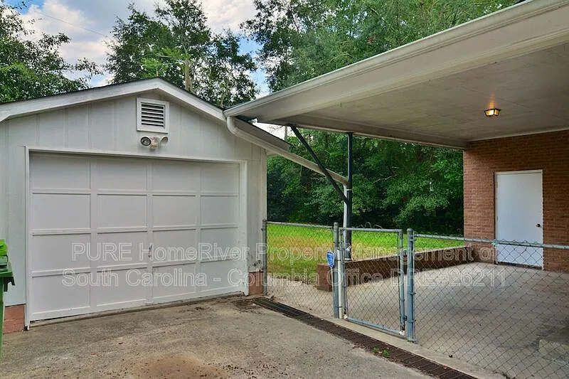 3 bed, 2.0 bath, 1268 sqft, $1,645 — Photo 3