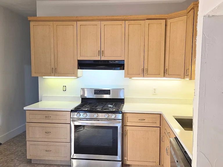 823 Saratoga St — Photo 18