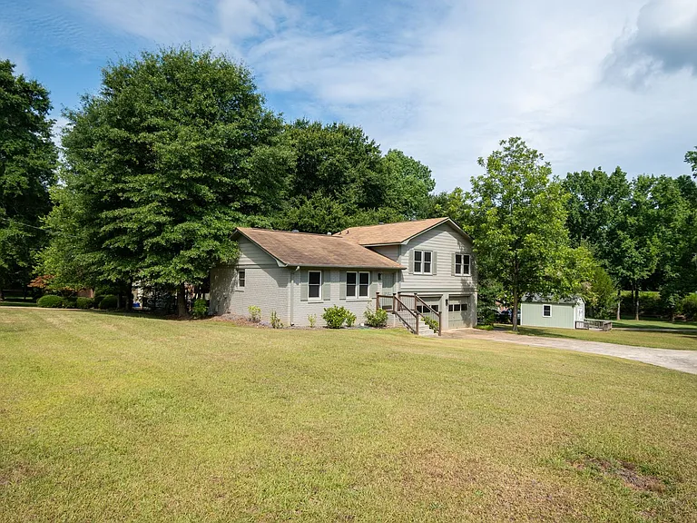 1030 Carriage Hill Rd — Photo 4
