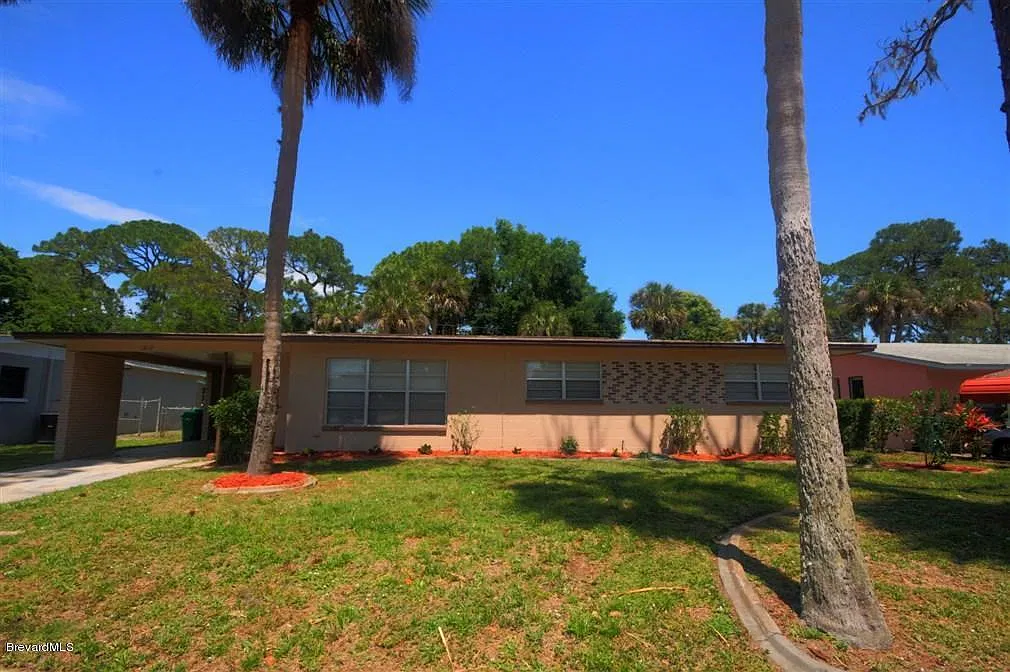 3 bed, 2.0 bath, 1256 sqft, $1,750 — Photo 1