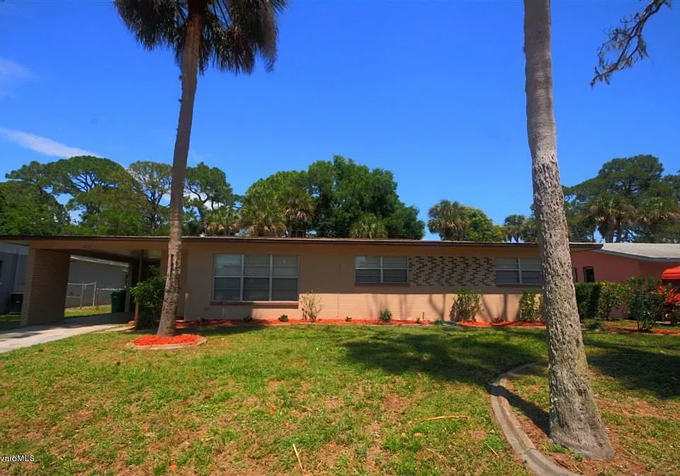 1312 Moss Ln