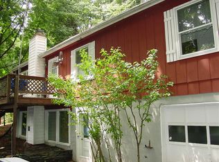 104 Brookside Ln, Paupack, PA 18451