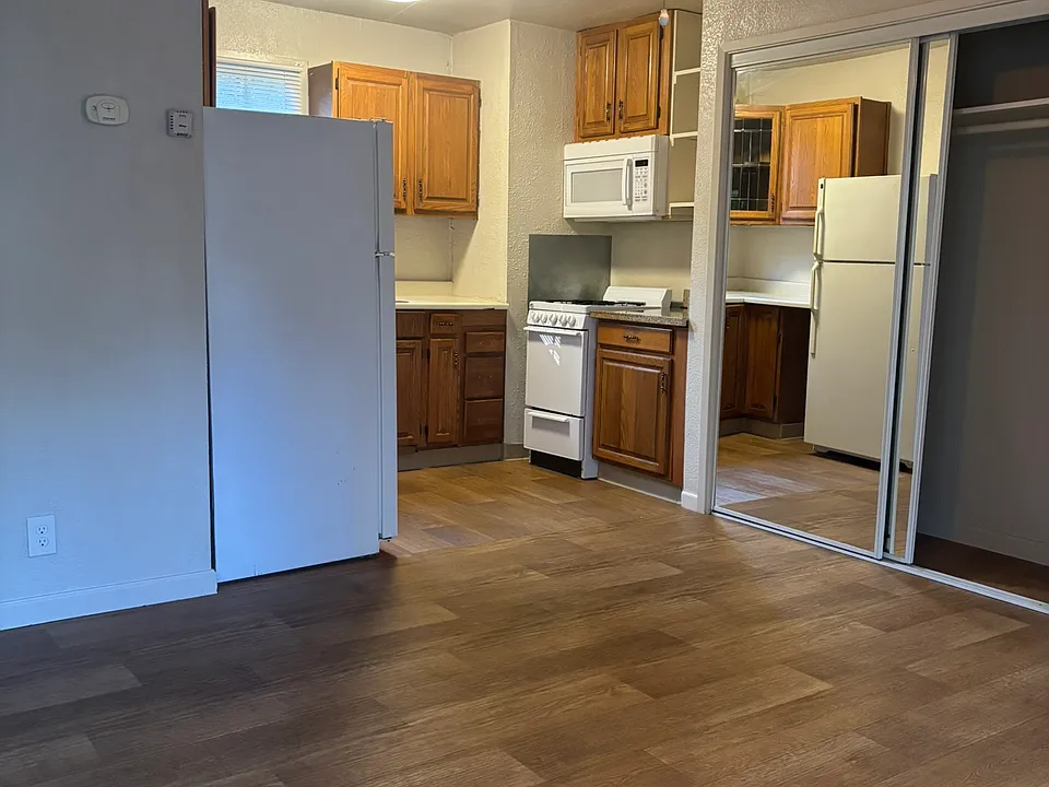 Living area to kitchen