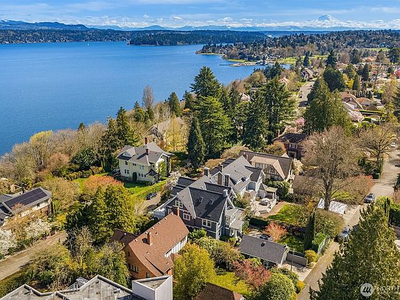 3rd image of 2647 Cascadia Avenue S