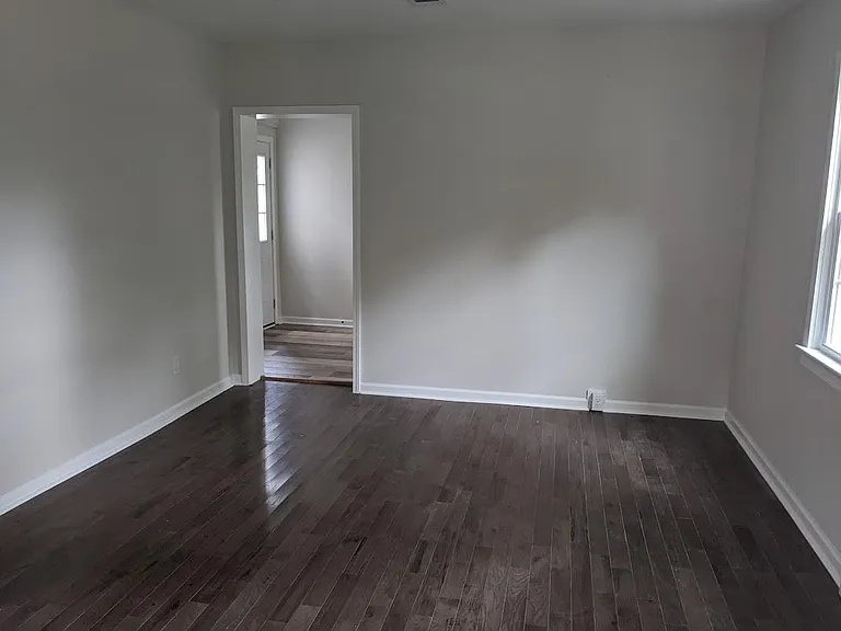 1024 Bedford Dr — Photo 2