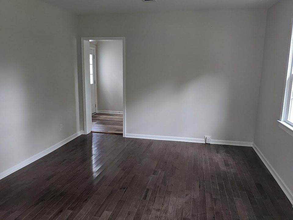 2nd image of 1024 Bedford Dr