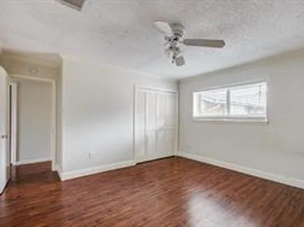 823 S Ripple Creek Dr, Houston, TX 77057