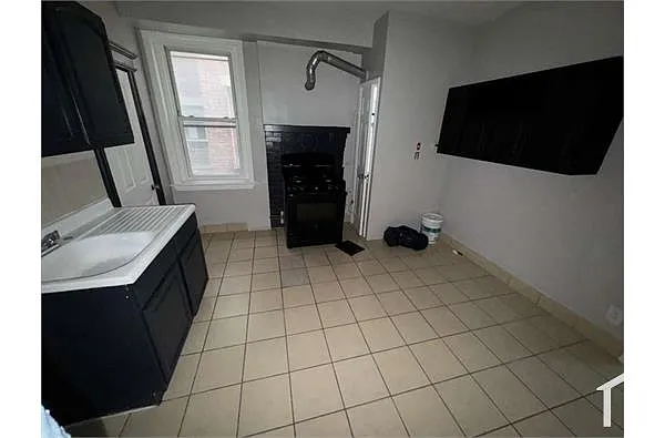 Building Photo - 88 Pulaski St #6