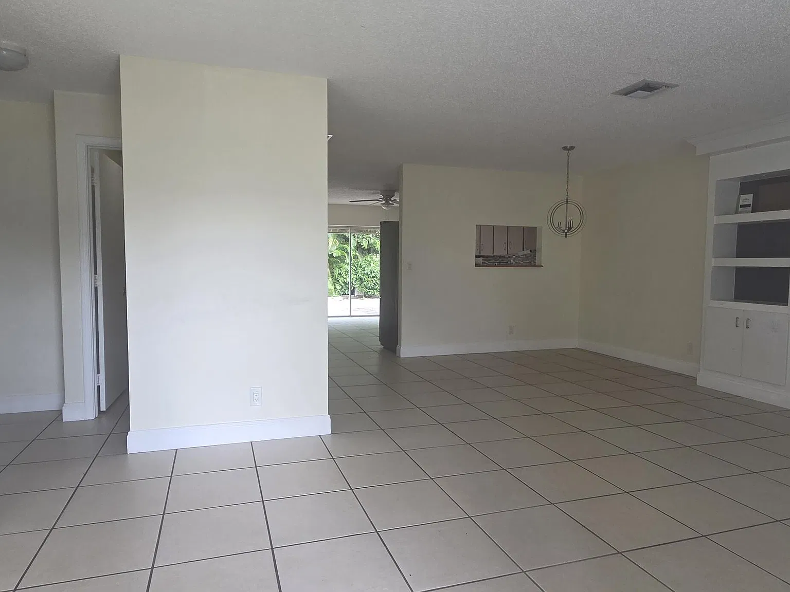 3 bed, 2.0 bath, 1423 sqft, $3,100 — Photo 2