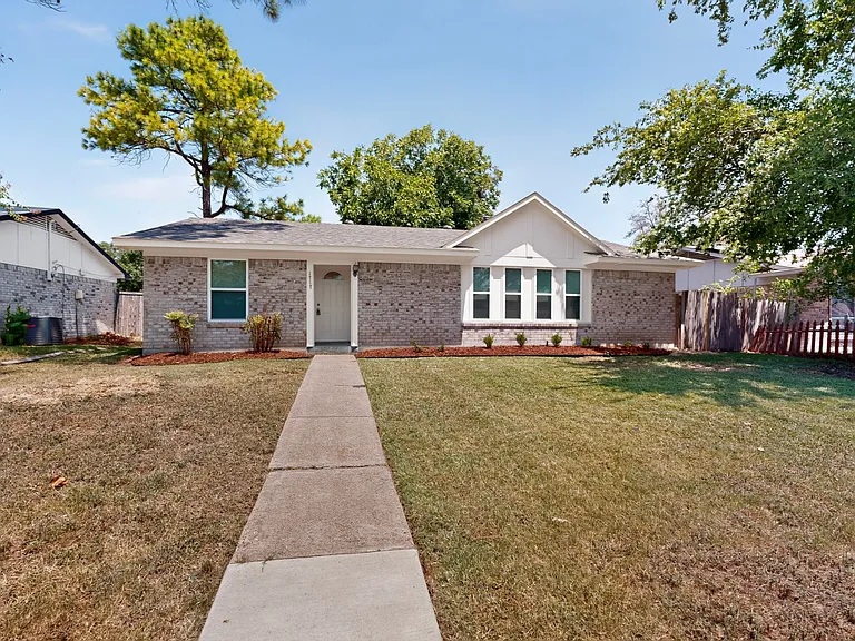 1717 Japonica Ln — Photo 1