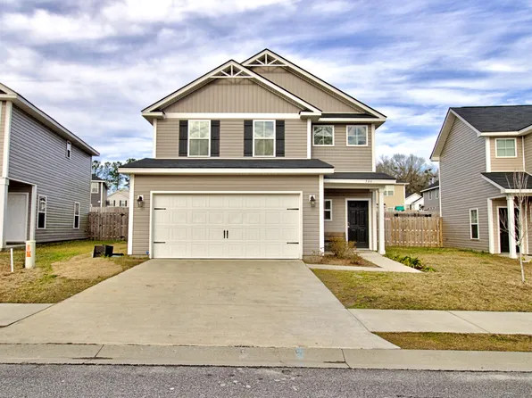 546 Fairview Cir, Hinesville, GA 31313