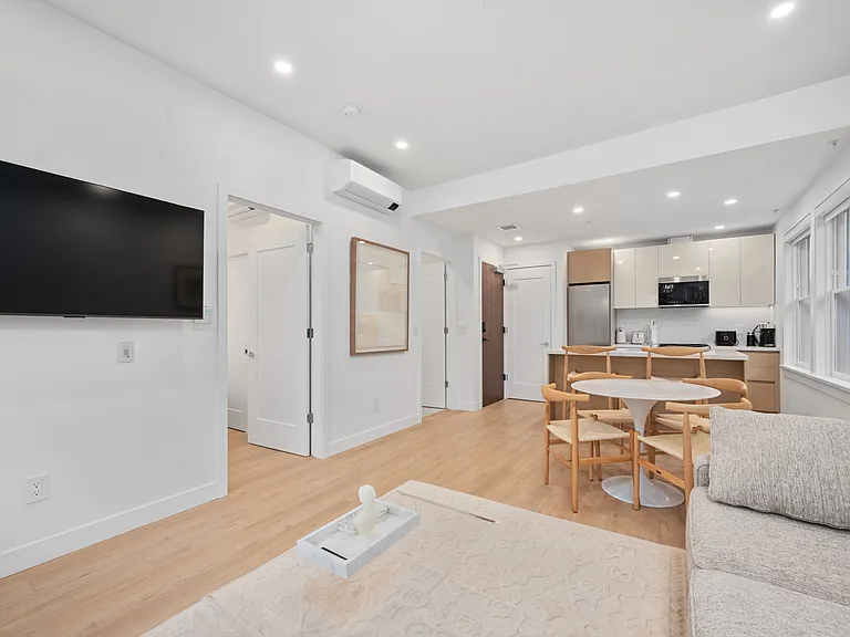 957 Nicola St #203 — Photo 3