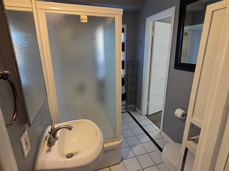 828 Orizaba Ave — Photo 9