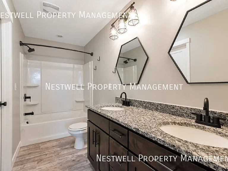 323 N 725 E — Photo 12