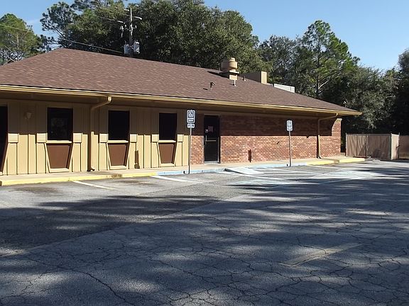 3rd image of 323 S Us Highway 301