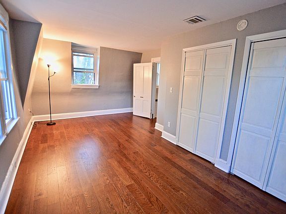 Large Bedroom with 2 closests