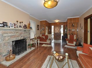 897 Deerfield Rd, Highland Park, IL 60035