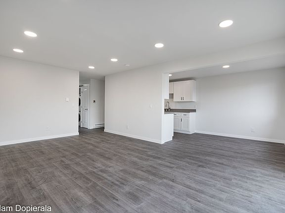 2nd image of 2918 Nassau St #405