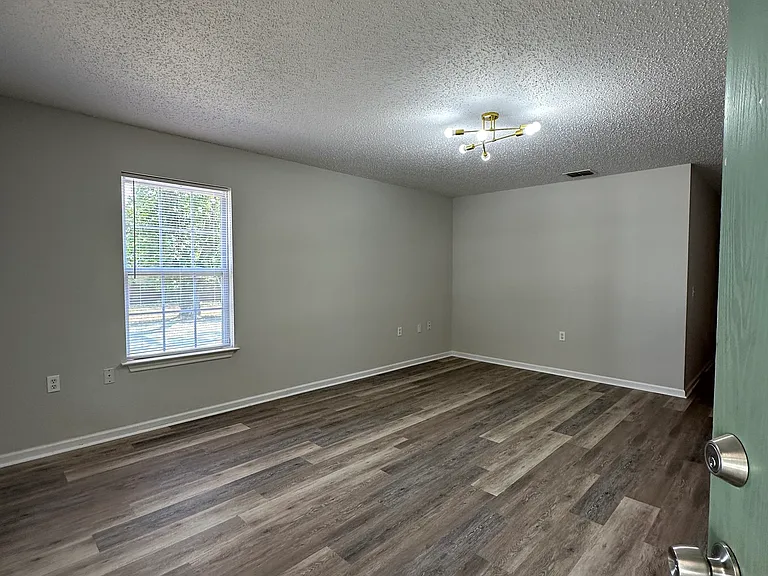 2542 Wilhurt Ave — Photo 3