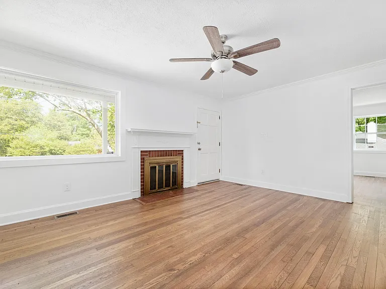 441 W Springs St — Photo 5