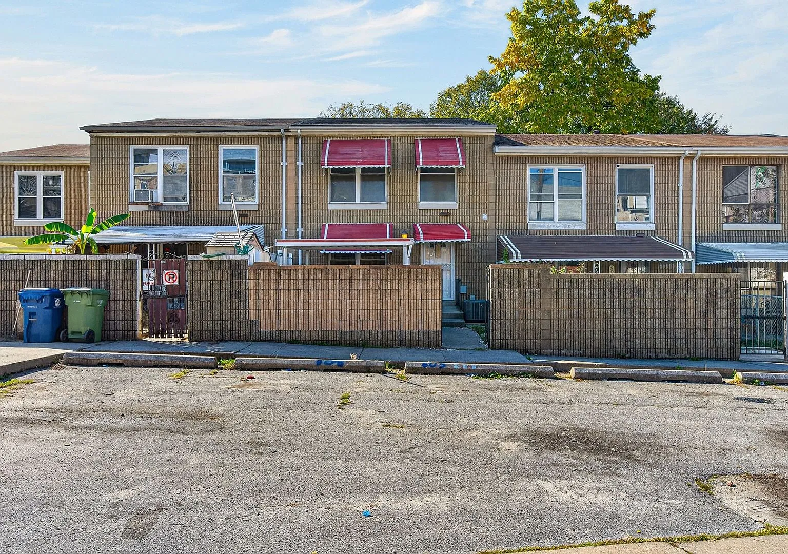 Charming 3BR Townhome in Baltimore — Photo 3