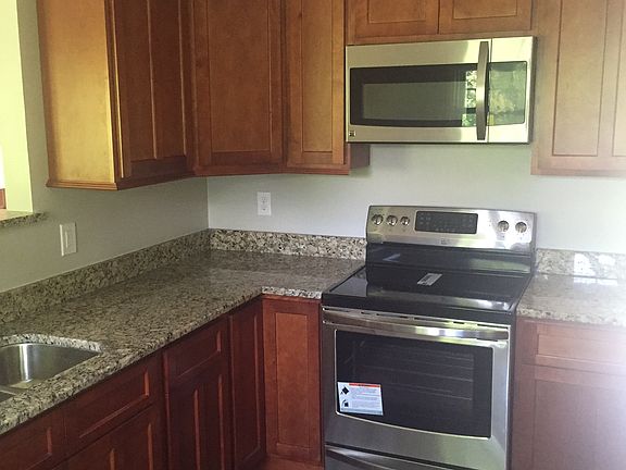 3rd image of 3311 Dauphine Dr
