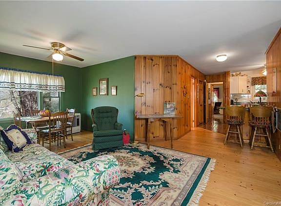4th image of 305 Country Club Dr