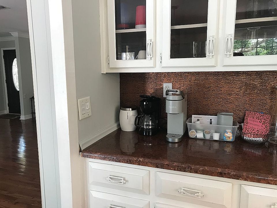 2nd image of 4600 Peacock Dr