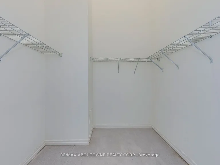 770 Bay St #202 — Photo 23