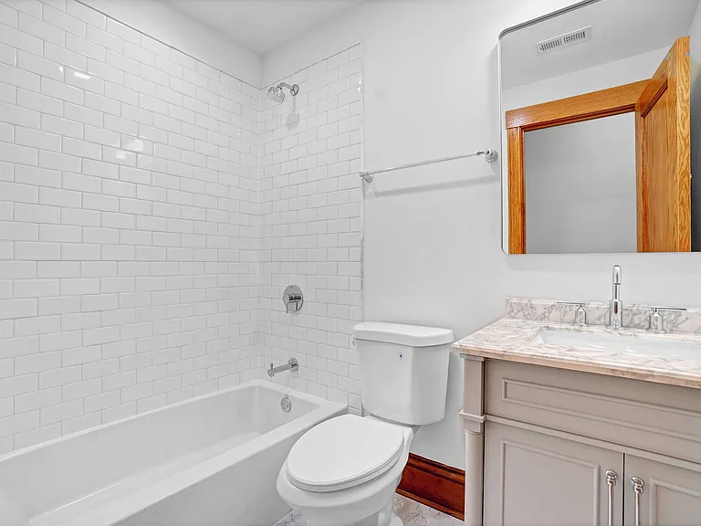 1233 N Hoyne Ave #2 — Photo 18