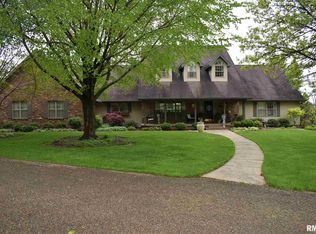 38 Sunset Dr, Jacksonville, IL 62650