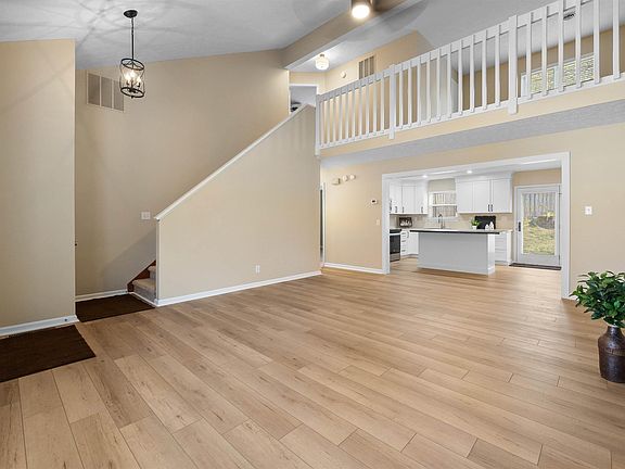 5th image of 1811 Twin Oaks Ln