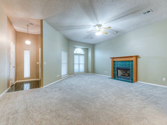 4th image of 704 N Laurel Ave
