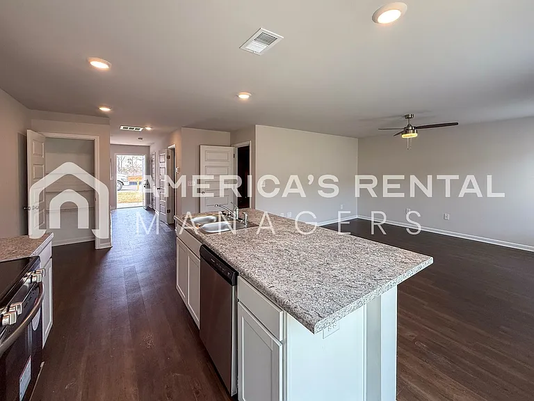 106 River Grass Dr — Photo 6