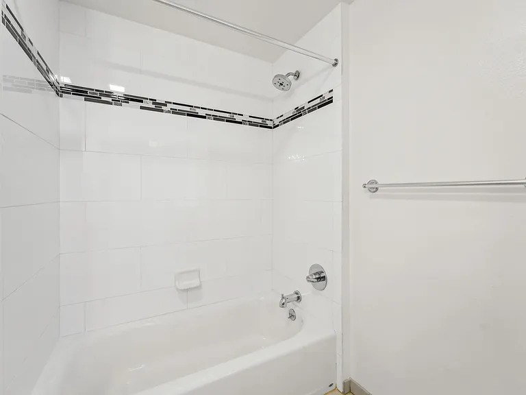 Addison Arts Apartments — Photo 130