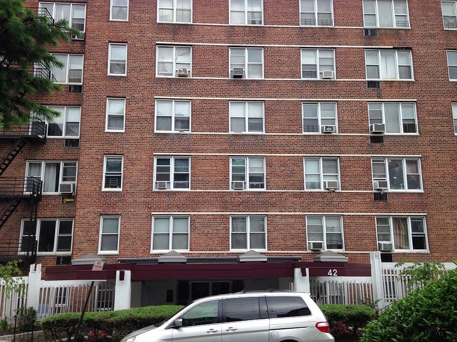 1st image of 42 Pine St APT 4R