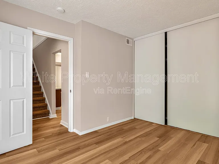 6927 Stonington Ln — Photo 10