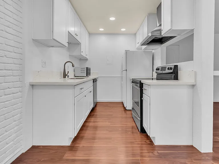 1040 W Macarthur Blvd #48 — Photo 19