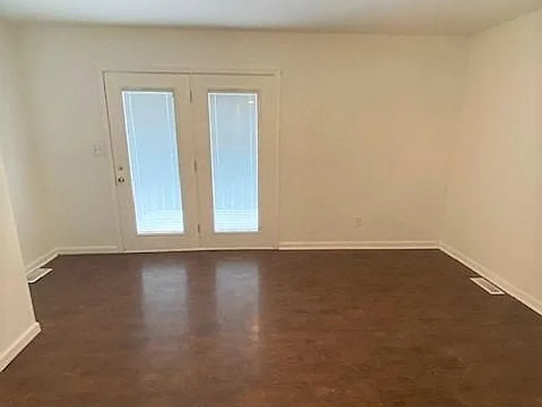 663 Shropshire Ave — Photo 14
