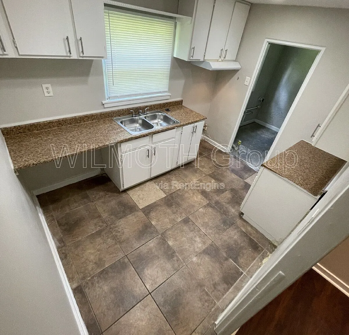 3 bed, 1.0 bath, 981 sqft, $1,125 — Photo 4