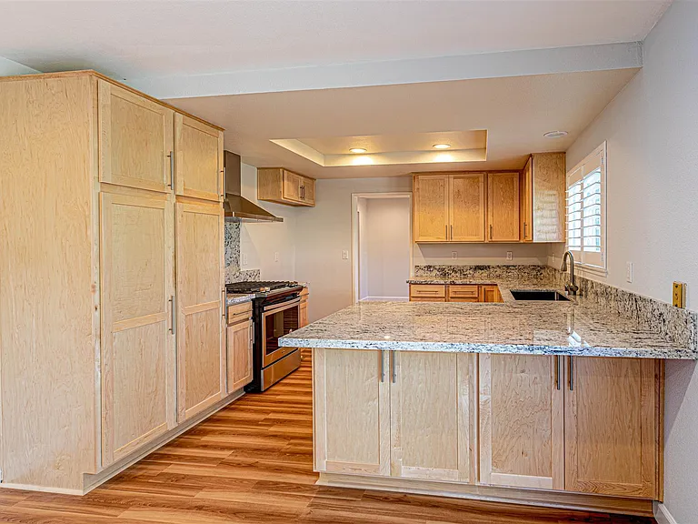 15951 Belfast Ln — Photo 7