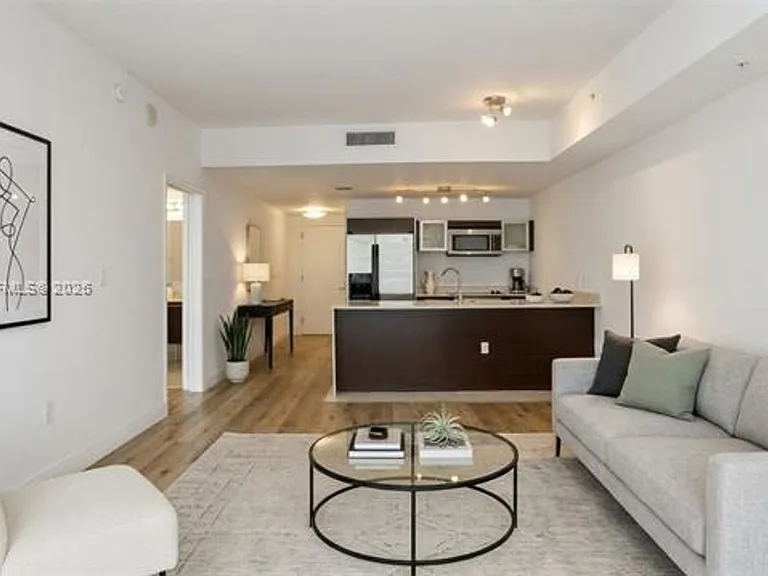 1900 N Bayshore Dr #CU-4109 — Photo 2
