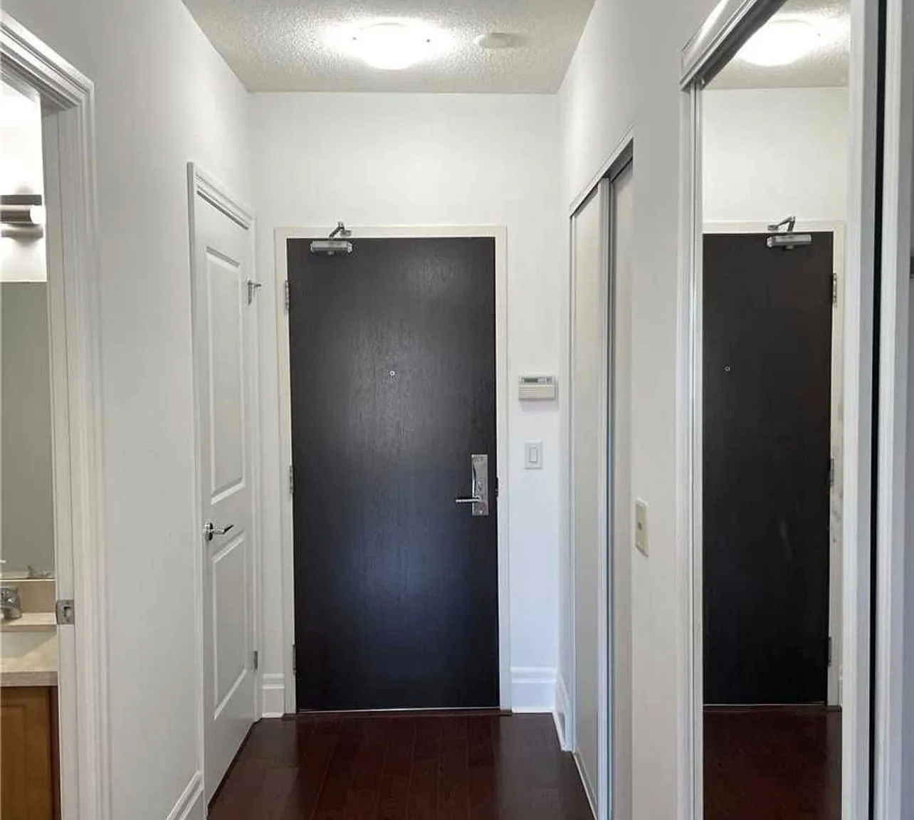 57 Upper Duke Cres — Photo 3