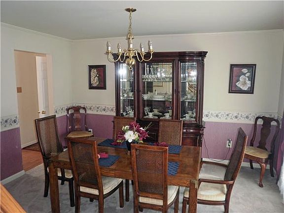 Formal Dining room w/crown molding & chair rail