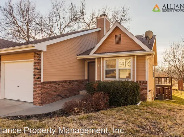 911 Connecticut Ave, Manhattan, KS 66502